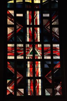 St. Elisabeth: Ausschnitt aus Fenster in der Westfassade der Kirche; Foto: Stefan Sieg